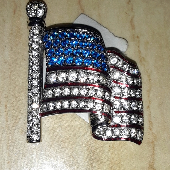 Swarovski Other - SWAROVSKI AMERICAN FLAG PIN NRMINT CONDITION